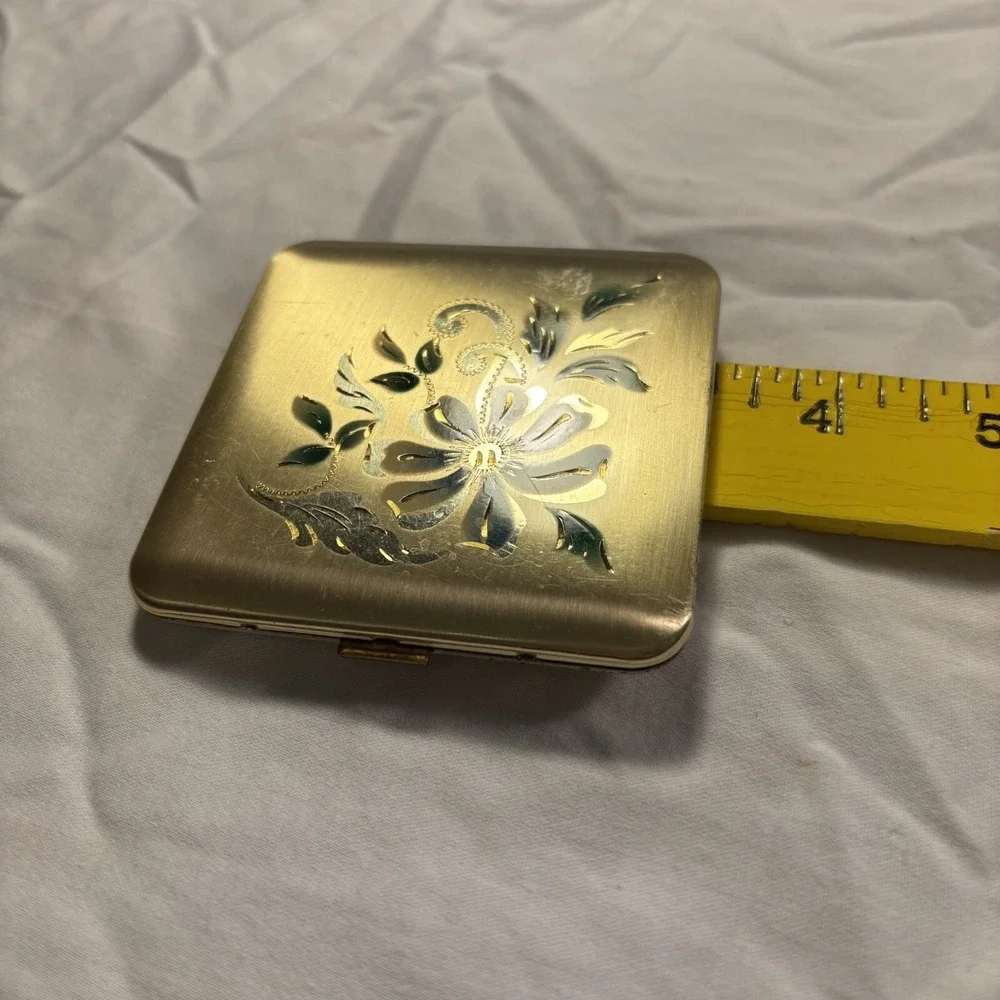 Vintage Dorset-Rex Fifth Avenue Gold Tone Powder Compact - Empty Cracked Mirror